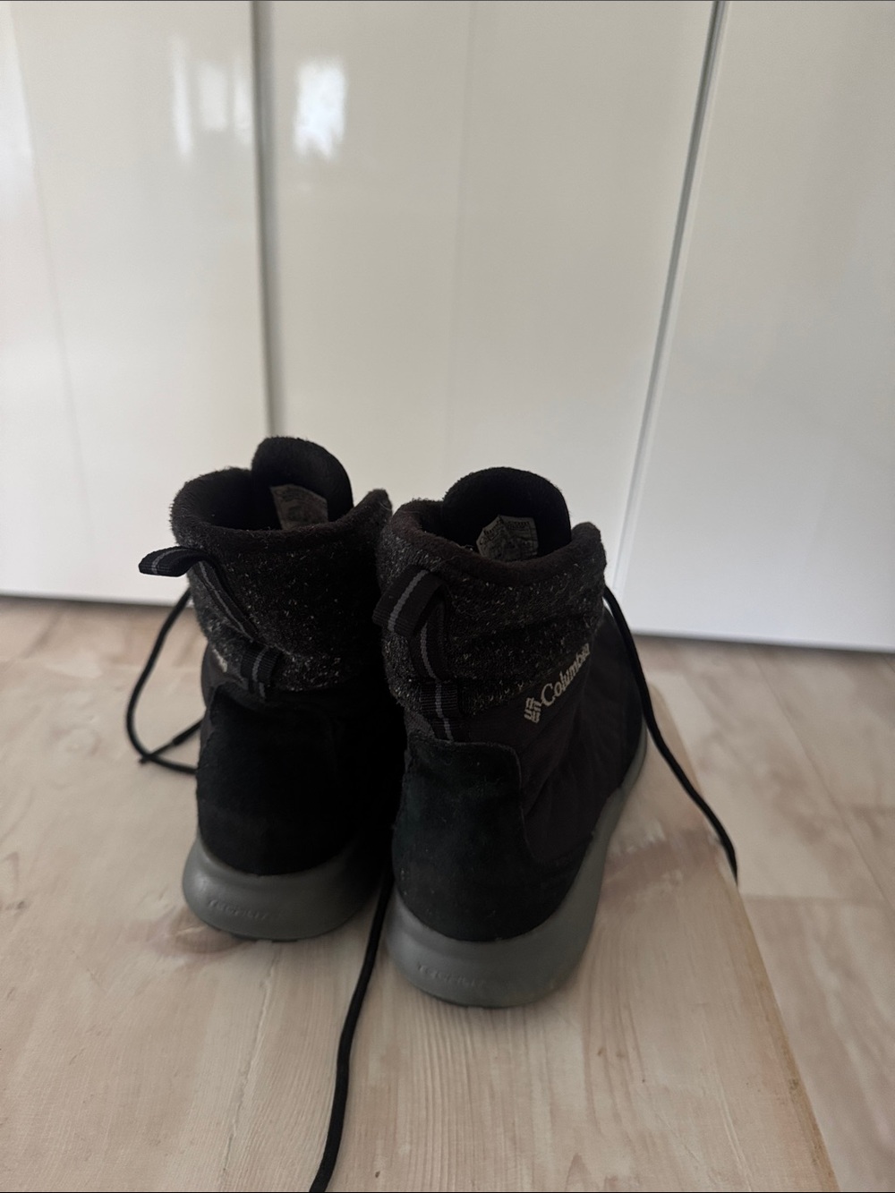 Columbia Charcoal and Black Insulated Boots - Picture 5 of 6